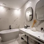 Апартаменты La Loge Place Des Quinconces Бордо
