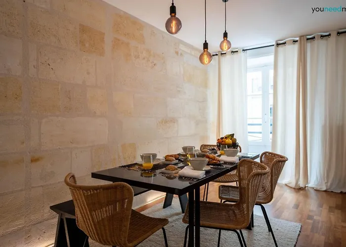 La Loge Place Des Quinconces Апартаменты