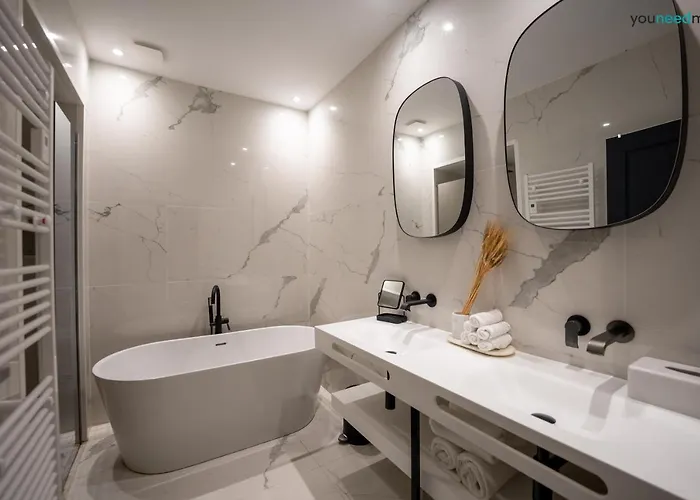 Апартаменты La Loge Place Des Quinconces Бордо