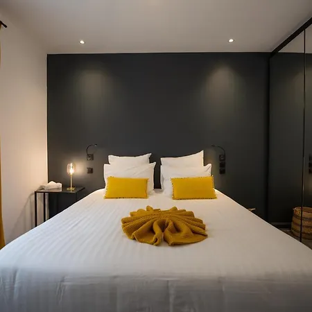 La Loge Place Des Quinconces *